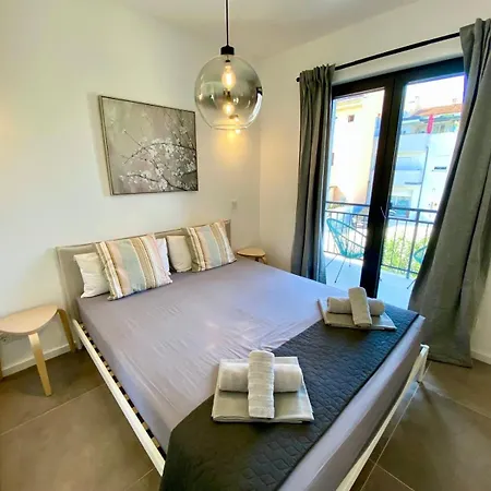 Spacious, Newly Renovated, Rooftop With Marina Views * 普拉