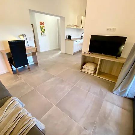 Spacious, Newly Renovated, Rooftop With Marina Views Apartmán Pula