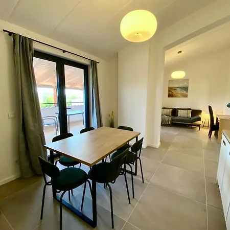 Spacious, Newly Renovated, Rooftop With Marina Views Apartmán *
