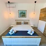 Spacious, Newly Renovated, Rooftop With Marina Views