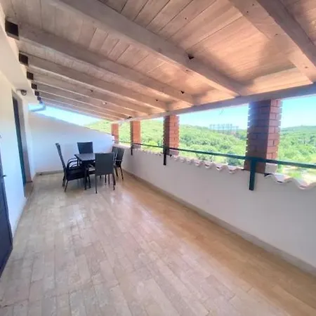 Spacious, Newly Renovated, Rooftop With Marina Views