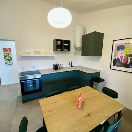 Spacious, Newly Renovated, Rooftop With Marina Views * Πούλα