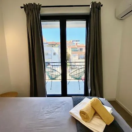 Apartmán Spacious, Newly Renovated, Rooftop With Marina Views