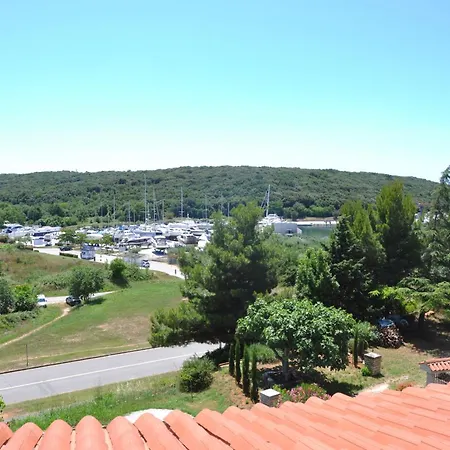 Spacious, Newly Renovated, Rooftop With Marina Views * Pula