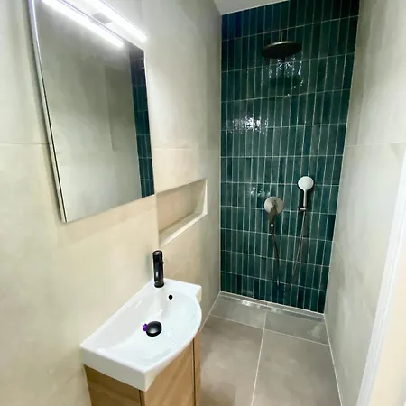 Lägenhet Spacious, Newly Renovated, Rooftop With Marina Views Pula